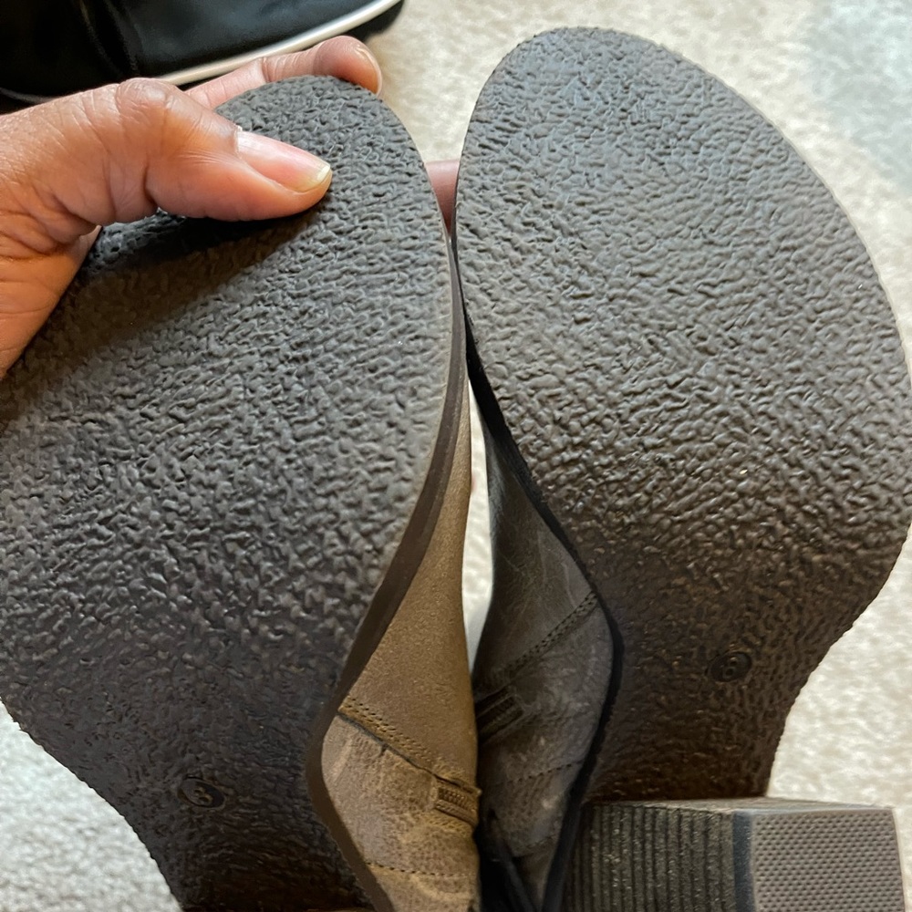 Steve Madden grey booties size 8.5